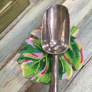 Vintage Elegant Towle Flour Sugar Scoop Ice with unique handle details.
